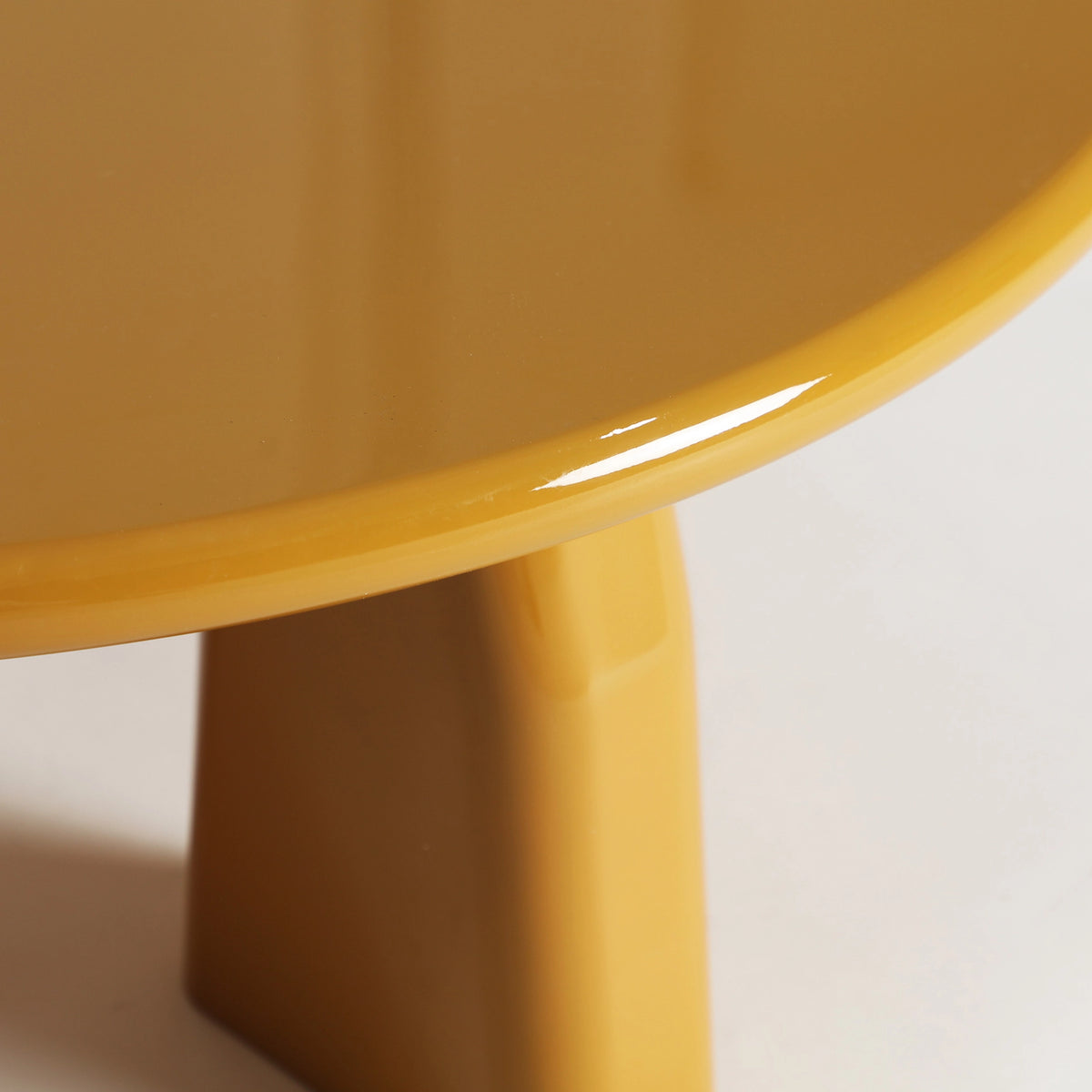 Table Basse Ronde Bois Laqué Jaune Moutarde Ø80 cm - Provenza